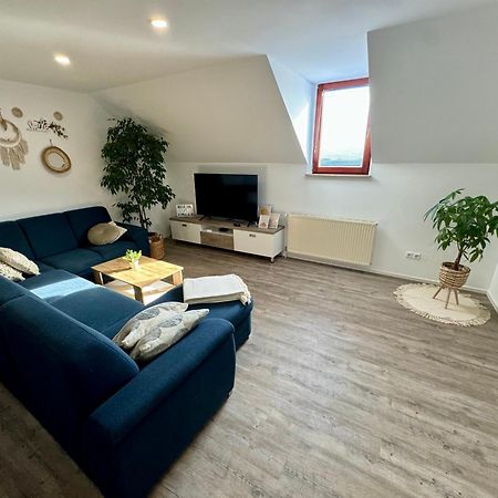 Sunny Oak Estate Apartment Menges Luaran gambar