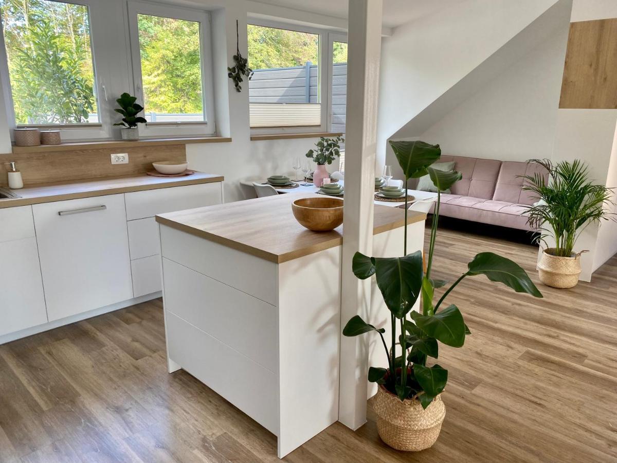 Sunny Oak Estate Apartment Menges Luaran gambar