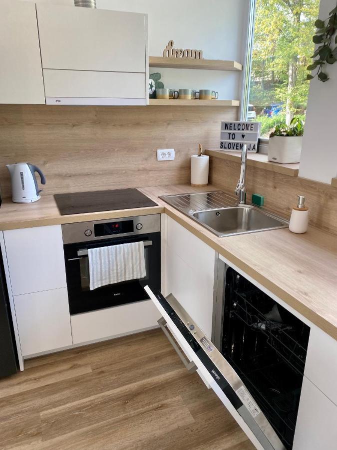 Sunny Oak Estate Apartment Menges Luaran gambar