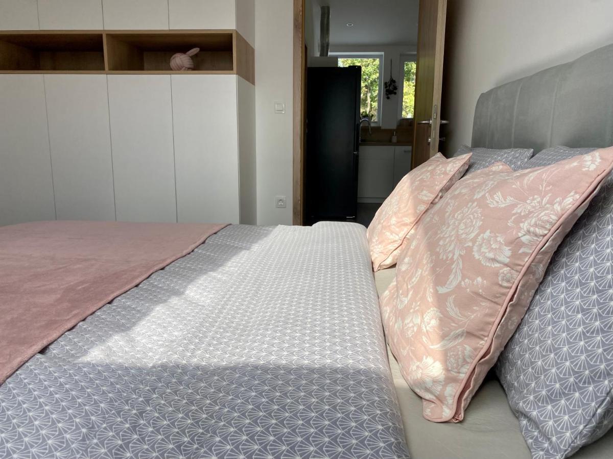 Sunny Oak Estate Apartment Menges Luaran gambar