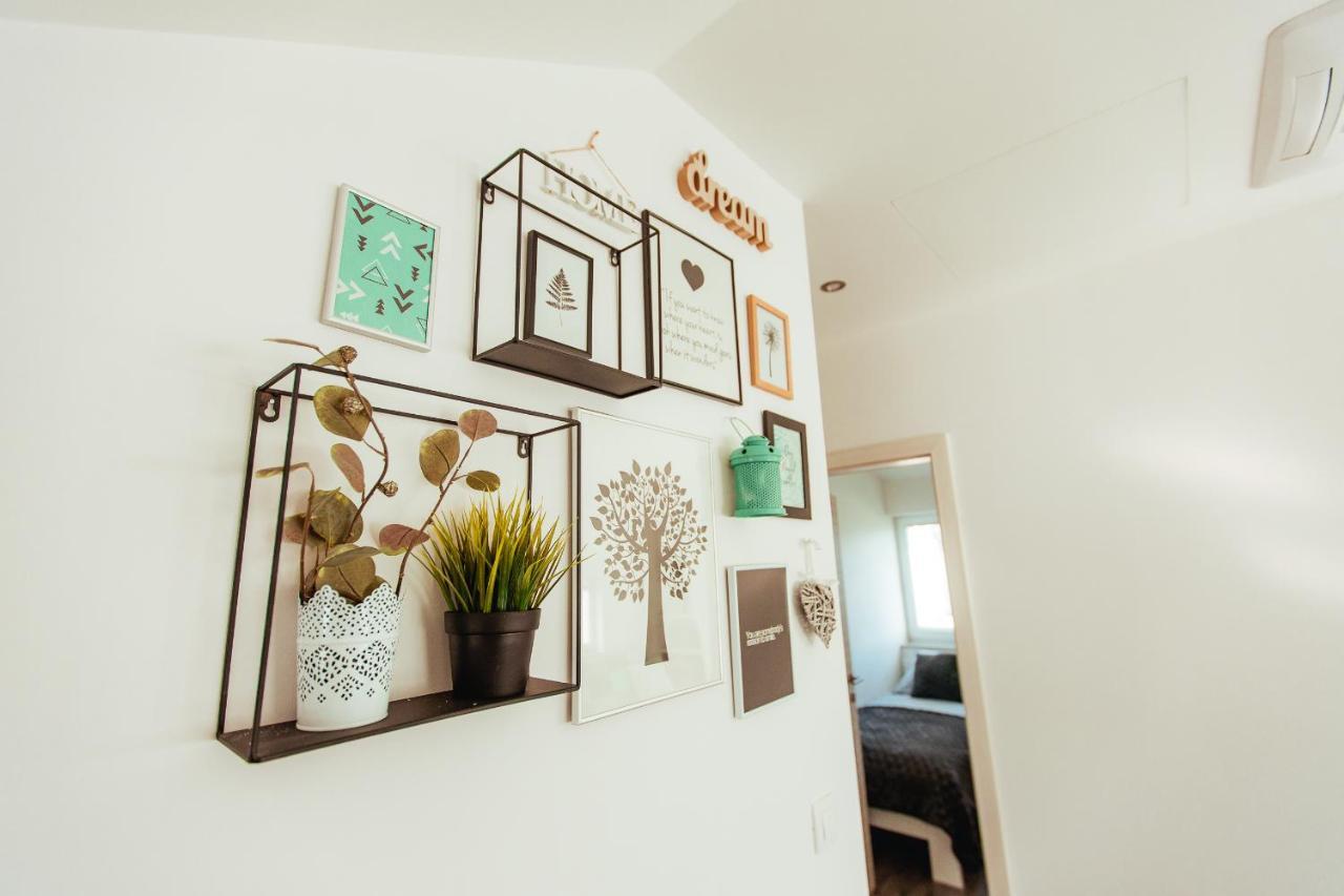 Sunny Oak Estate Apartment Menges Luaran gambar