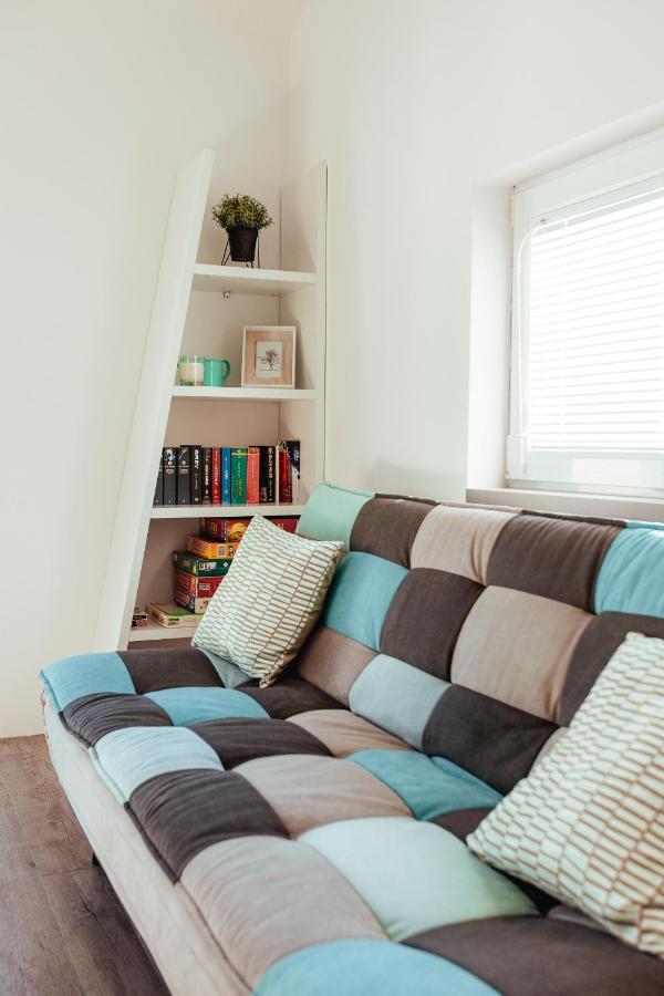 Sunny Oak Estate Apartment Menges Luaran gambar