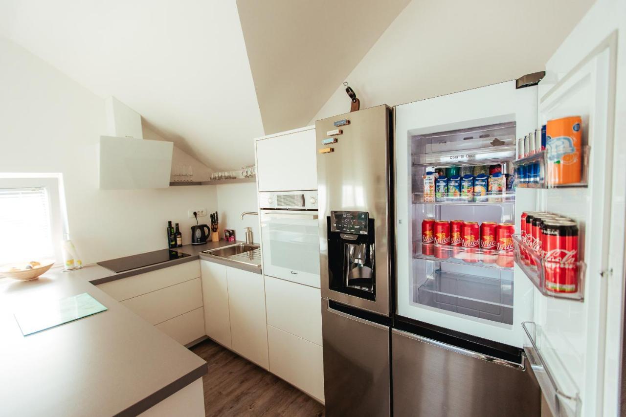 Sunny Oak Estate Apartment Menges Luaran gambar