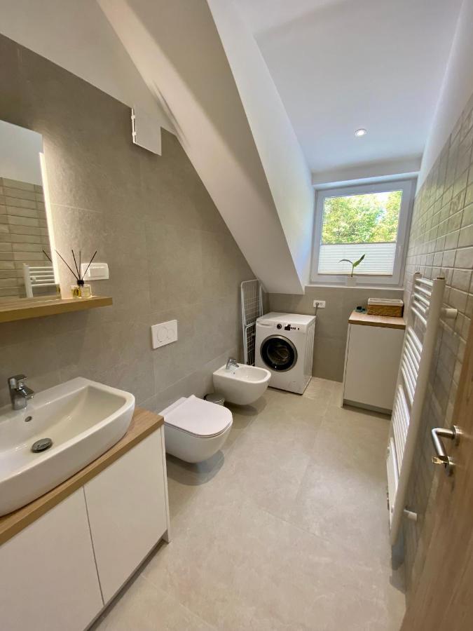 Sunny Oak Estate Apartment Menges Luaran gambar