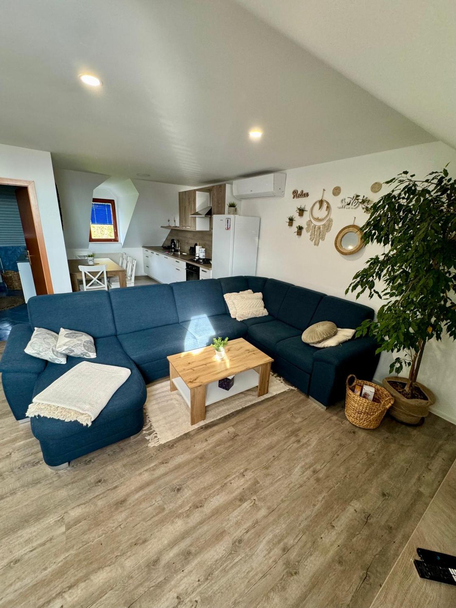 Sunny Oak Estate Apartment Menges Luaran gambar