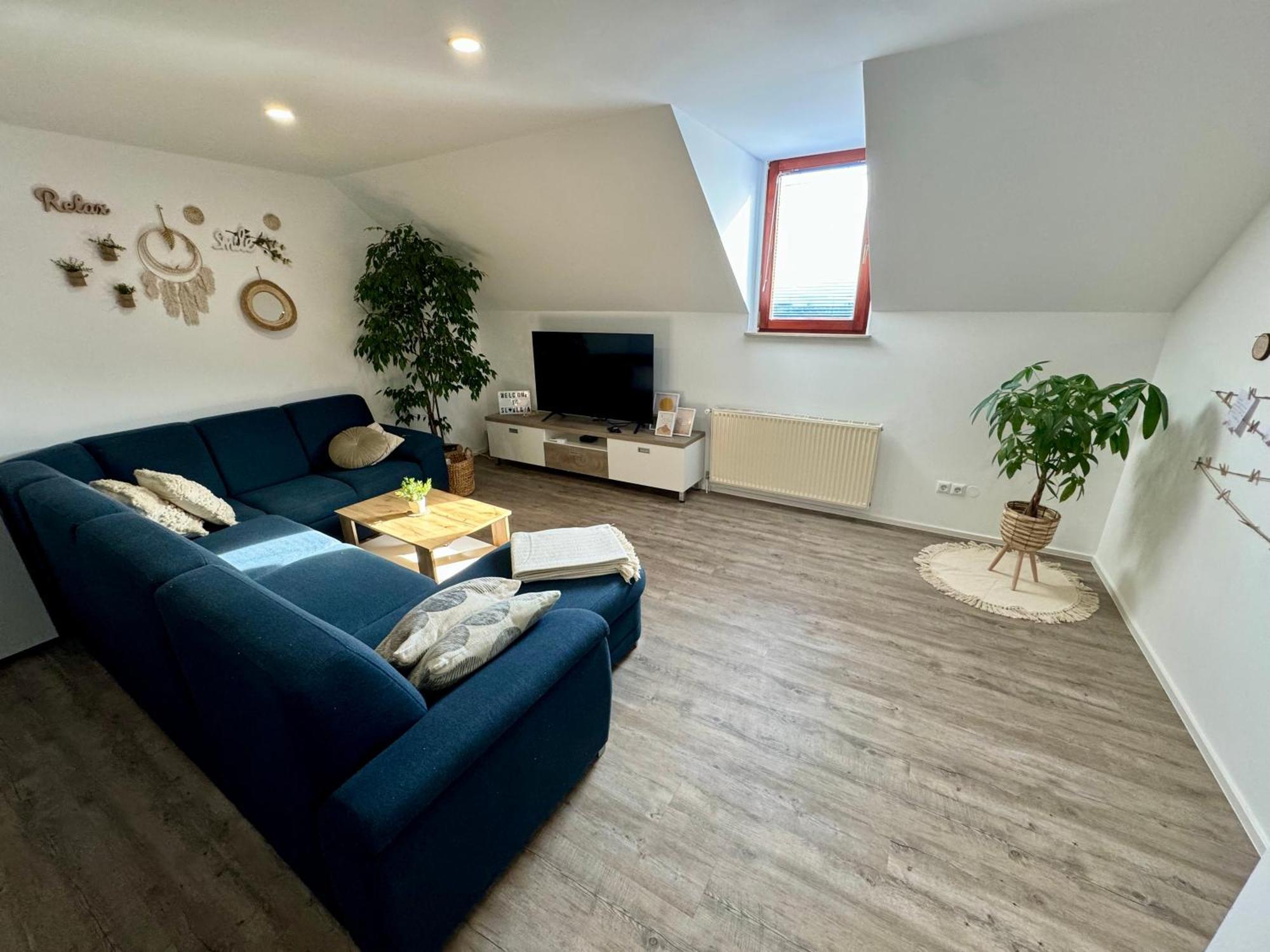 Sunny Oak Estate Apartment Menges Luaran gambar